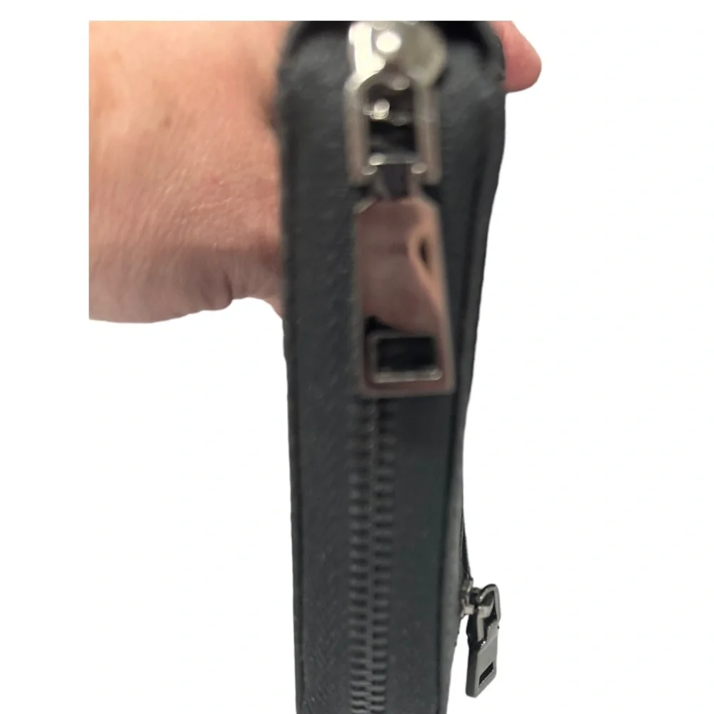 Rival Zero zip wallet organizer‎ black and red EUC 137